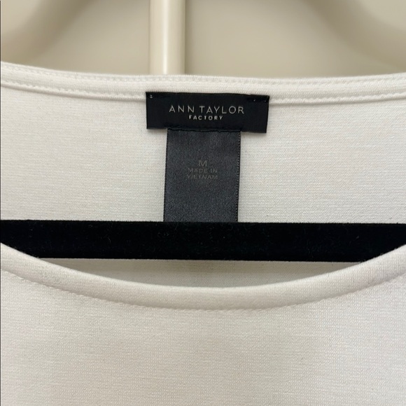 Ann Taylor White Ruffled Sleeve Crew Neck 3/4 Sleeve Blouse Size: M - Picture 2 of 4